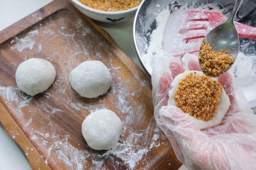 Hong Kong lo mai chi aka Chinese mochi is a popular Hong Kong snack. Although the character used for mochi in Japanese has a different meaning in Chinese, similar sounding snacks like this throughout Asia suggest a common origin. Photo: Shutterstock