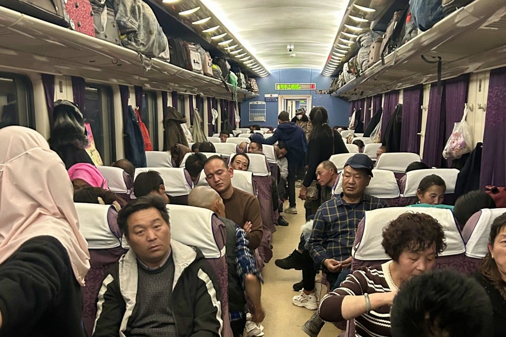 Passengers on a Chinese overnight train travelling from Lhasa, in Tibet, to Chengdu, in Sichuan province. Photo: Ian Neubauer