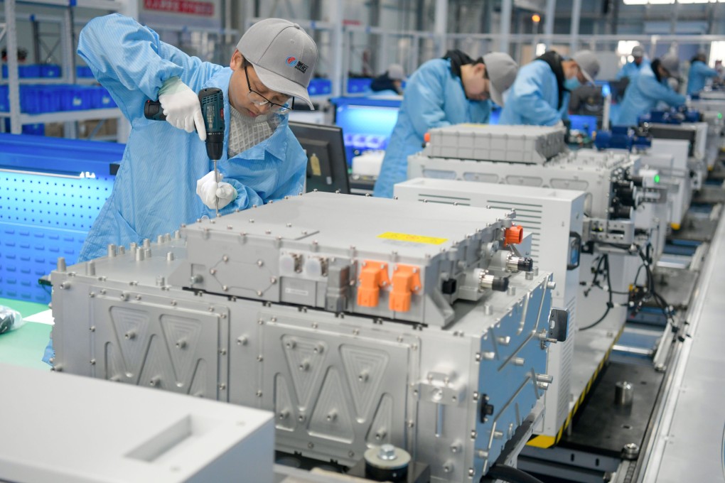 Employees assemble hydrogen fuel cell engines inside a factory owned by Hydrogen (Henan) New Energy Technology Co in Luoyang, Henan Province. Photo: Getty Images