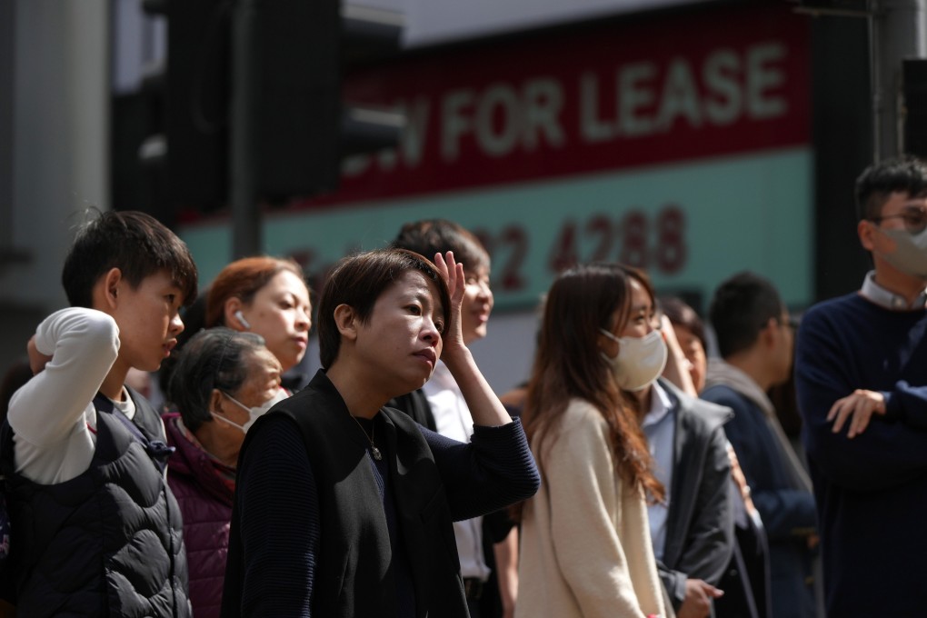 Pedestrians in Central. A study last year showed that men held on average HK$832,770 in pension funds, whereas women had HK$593,880. Photo: Eugene Lee