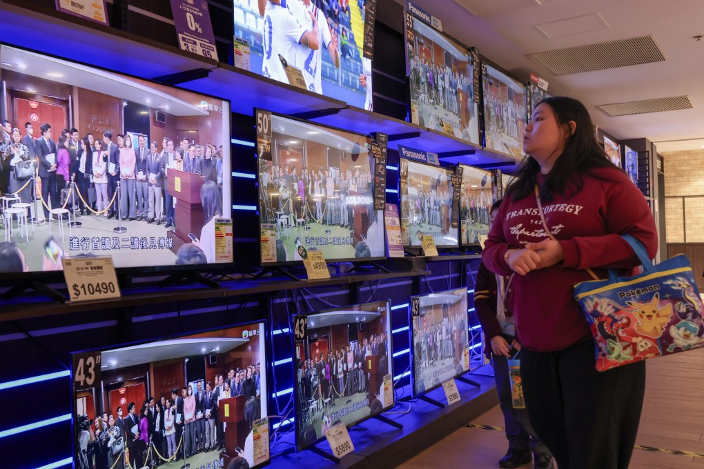 A news report on the bills’ readings is shown on TVs. The bill outlines “specified disclosure” of information as a defence for people charged with unlawful acquisition, possession or disclosure of state secrets. Photo: Jelly Tse