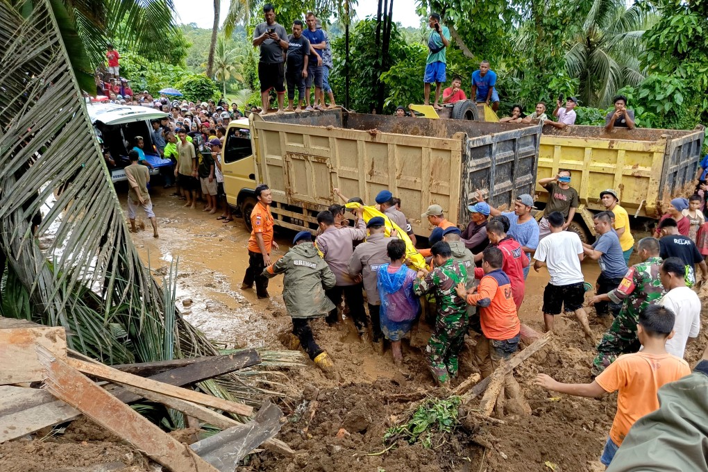 Rescuers at Padang Pariaman Regency in West Sumatra, Indonesia. Photo: BPBD Padang Pariaman via Xinhua