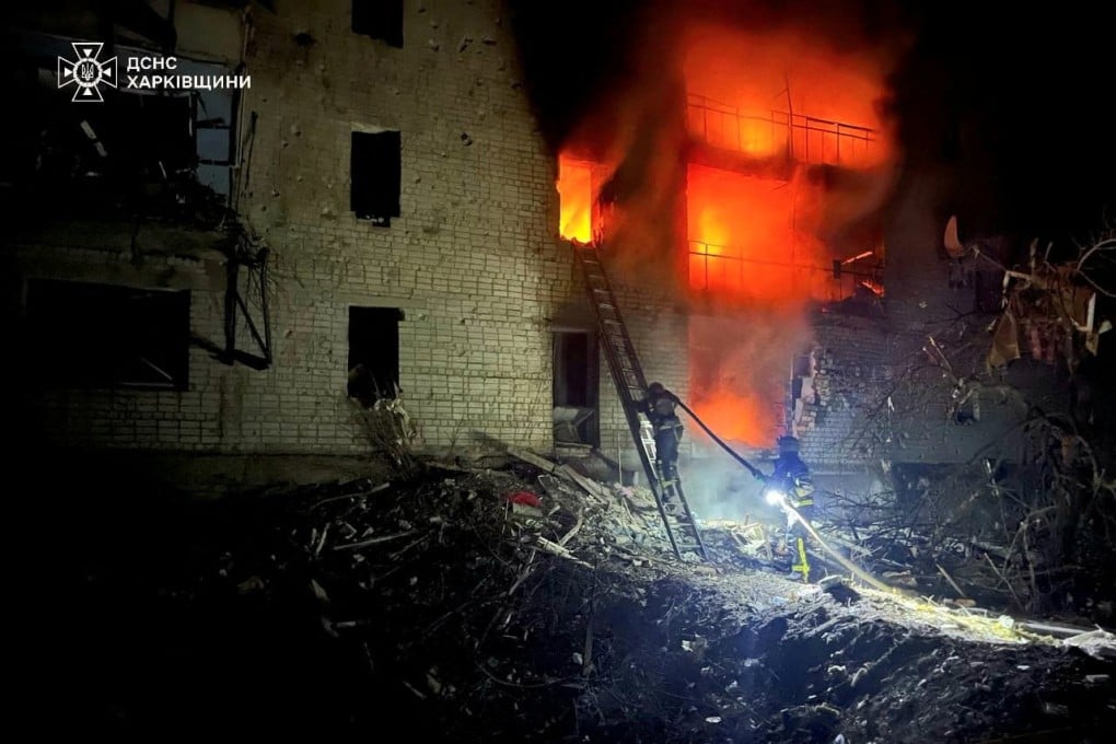 Firefighters work at a site of a building damaged by a Russian air strike in the town of Kupiansk, Kharkiv. Photo: Reuters