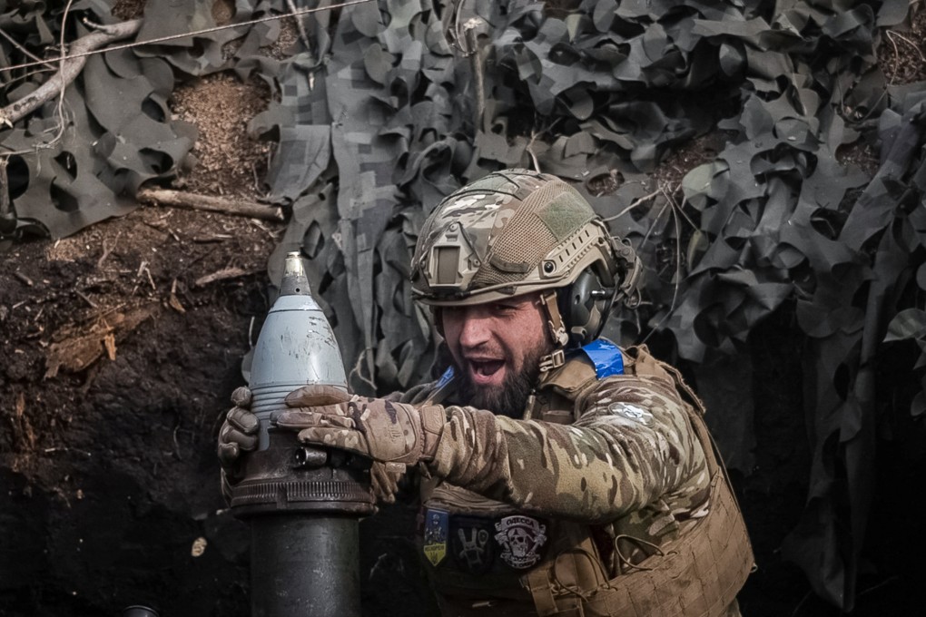 A Ukrainian serviceman prepares to fire a 120mm mortar towards Russian troops near the town of Bakhmut on March 5. Photo: Reuters
