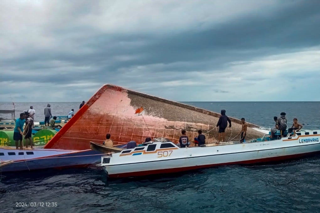 Dewi Jaya 2, with at least 35 crew, capsized on Saturday in waters off the remote Selayar Islands in South Sulawesi province. Photo: Weibo