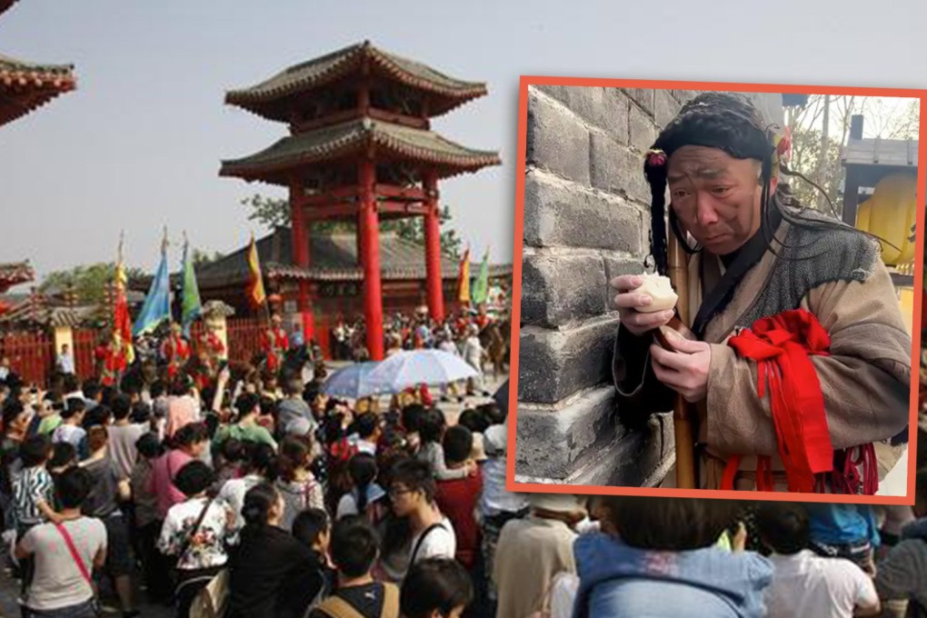 An actor employed to pretend he is a beggar at a historical theme park in China has honed his skills so much that visitors think he is the real thing. Photo: SCMP composite/Sina/Baidu