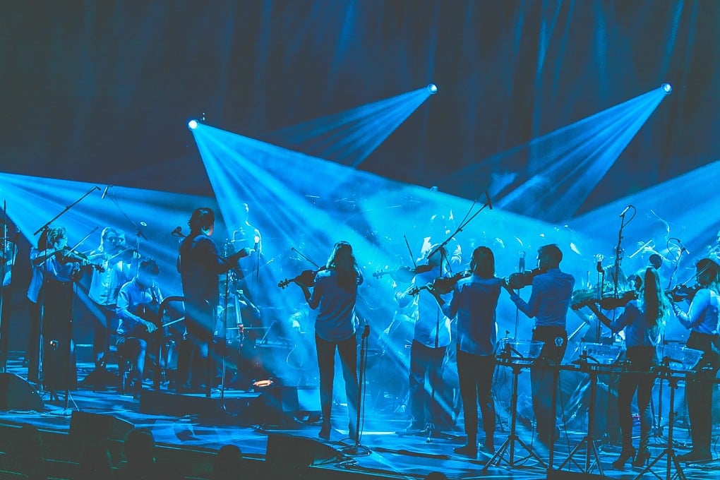 Conductor Kristjan Järvi and The Baltic Sea Philharmonic, which performed Bright & Black with heavy metal cellist Eicca Toppinen during the 2024 Hong Kong Arts Festival. Photo: courtesy of Sunbeam Productions