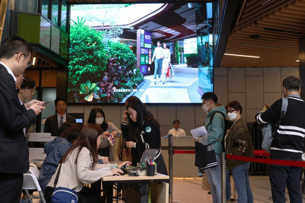 Potential home buyers line up for eResidence Tower 3 starter flats in Hung Hom at the Urban Renewal Authority’s office in Cheung Sha Wan. Photo: Yik Yeung-man