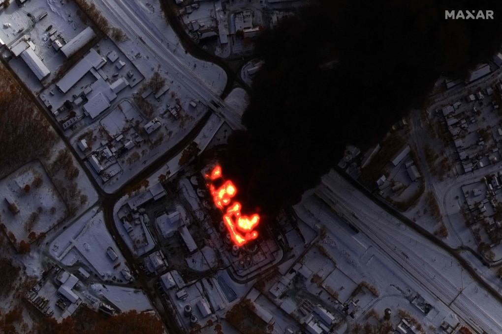 A satellite image released on February 24 shows an oil refinery on fire, in Klintsy, near the Russia-Ukrainian border, on January 19. Photo: Maxar Technologies via AFP