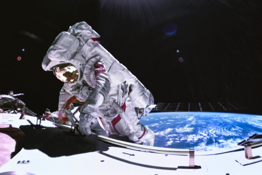 A image captured at Beijing Aerospace Control Center on March 2 shows Shenzhou-17 astronaut Tang Hongbo performing extravehicular activities. Photo: Xinhua