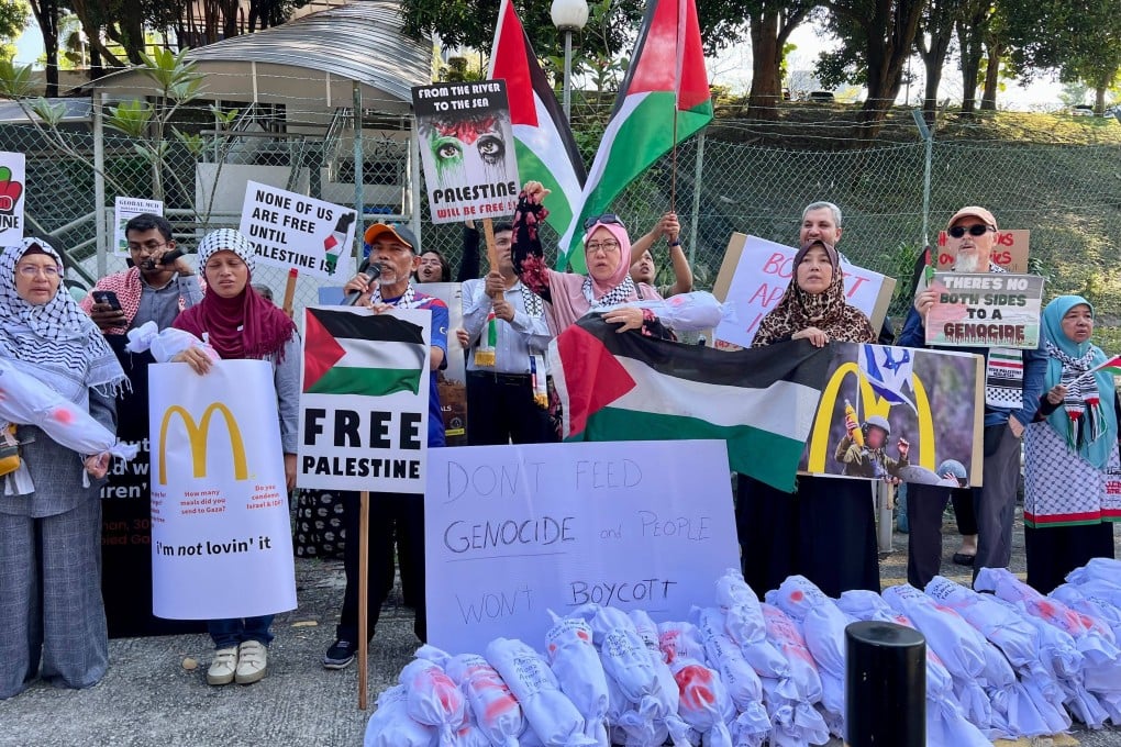 Boycott, Divestment, and Sanction (BDS) supporters outside the Shah Alam High Court in Kuala Lumpur, Malaysia, on March 18, 2024. Photo: Hadi Azmi