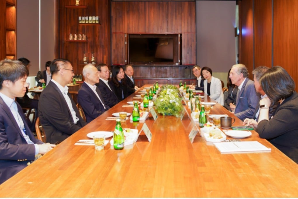 Cui Tiankai, former Chinese ambassador to the US, meets former Starbucks CEO Howard Schultz in Shanghai on Friday. Photo: Twitter/ ShanghaiEye