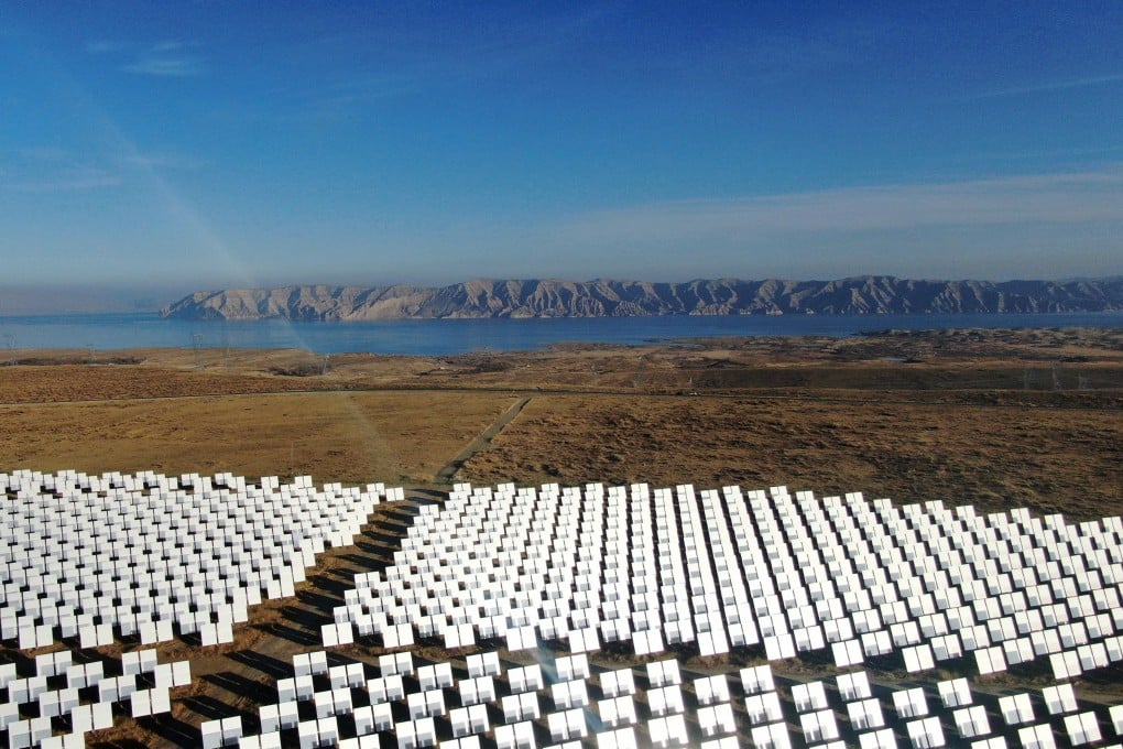 Under the right conditions, two-sided solar panels can produce more power than their single-sided counterparts, but they are difficult to transport and maintain. Photo: Xinhua