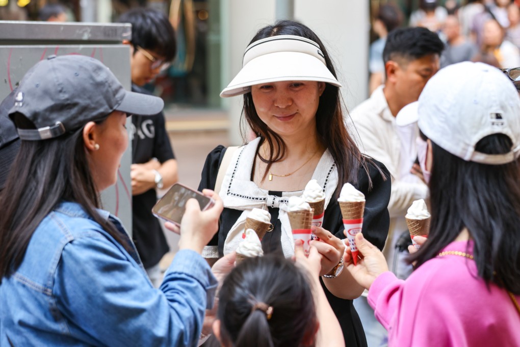 People cool down with ice cream in Mong Kok. Many weather stations across the city also registered temperatures exceeding 30 degrees. Photo: Yik Yeung-man