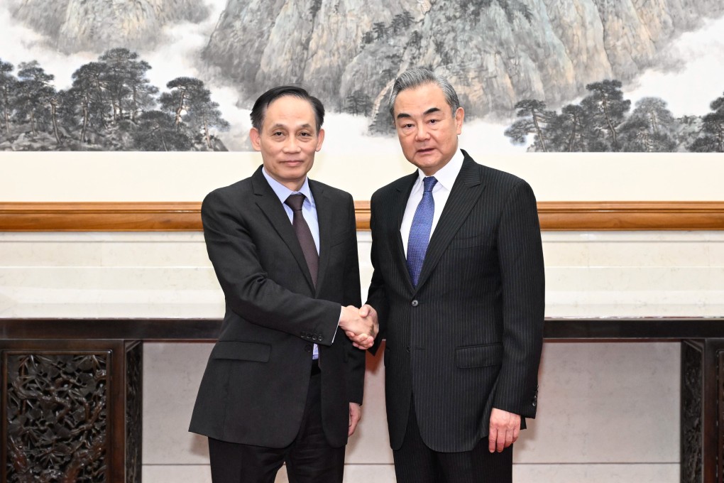 Chinese Foreign Minister Wang Yi pictured with Vietnamese Communist Party diplomatic chief Le Hoai Trung. Photo: Xinhua