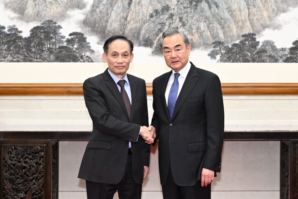 Chinese Foreign Minister Wang Yi pictured with Vietnamese Communist Party diplomatic chief Le Hoai Trung. Photo: Xinhua