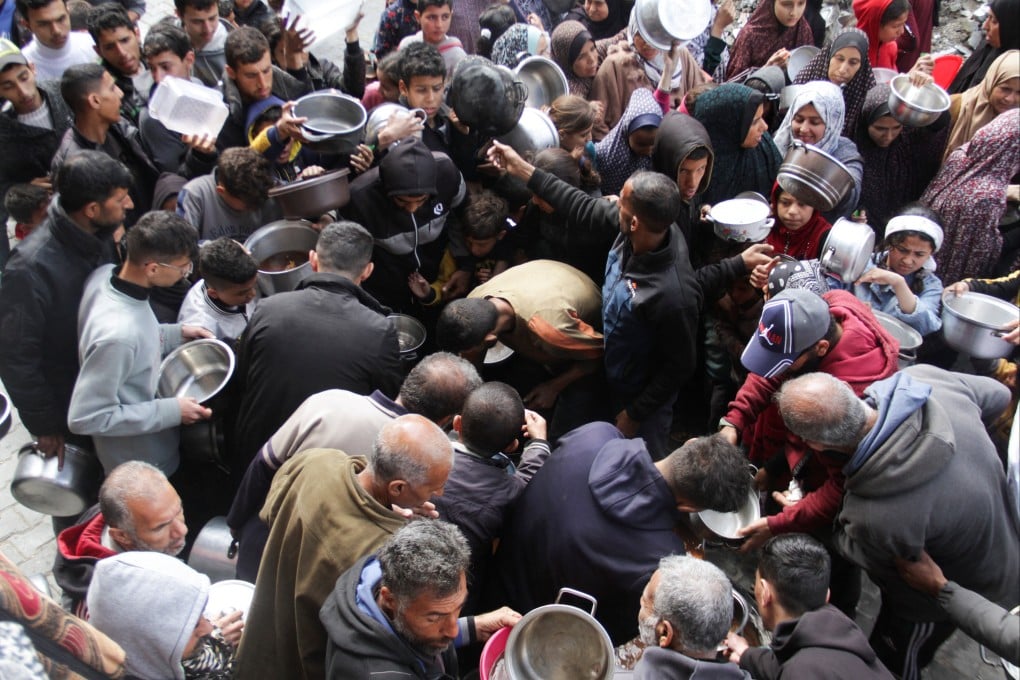 Palestinians gather to receive free food during the holy month of Ramadan in Jabalia, northern Gaza Strip, on March 19. Photo: Reuters