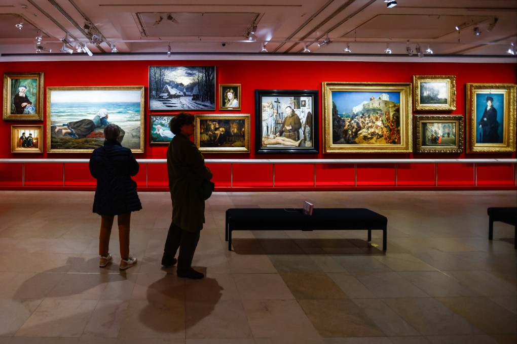 Visitors admire Impressionist paintings on display in the exhibition Paris 1874: Inventing Impressionism at the Orsay Museum in Paris, where visitors can don virtual-reality headsets that take them back to the dawn of the art movement. Photo: EPA-EFE