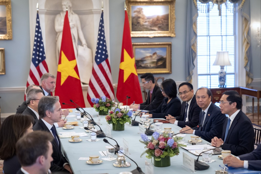 US Secretary of State Antony Blinken (left) meets with Vietnam’s Foreign Minister Bui Thanh Son (right) in Washington on Monday. Photo: AP .