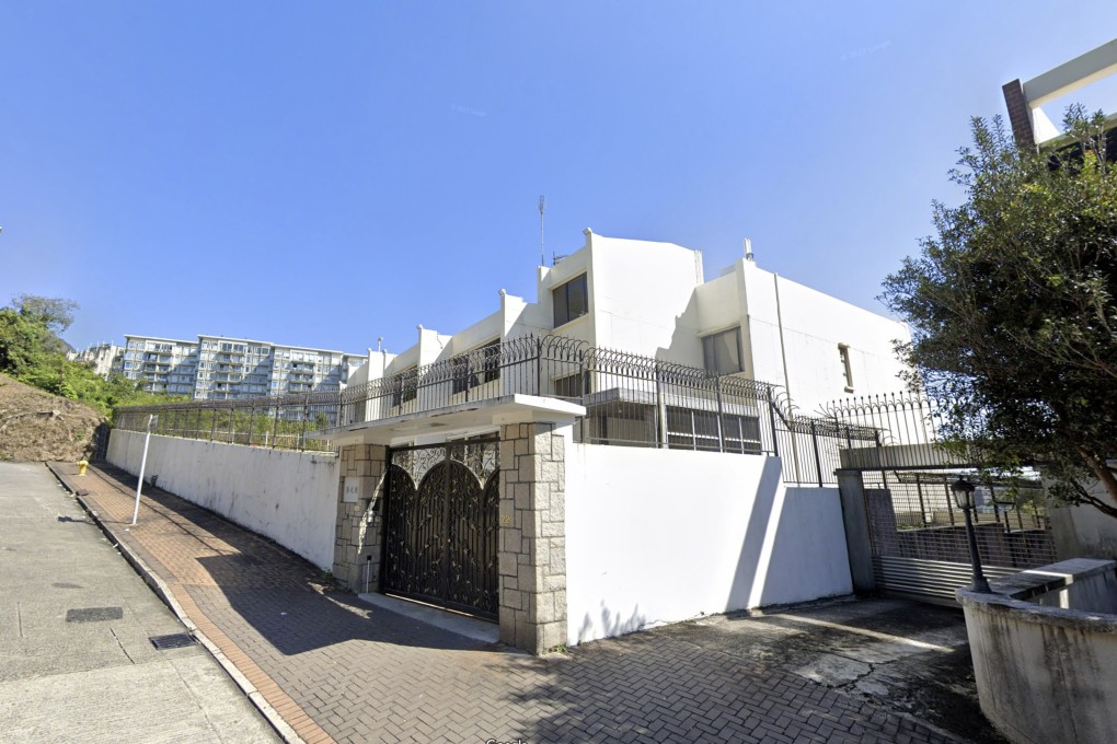 22 Beacon Hill Road. Emergency personnel were called after an alleged murder-suicide attempt. Photo: Google