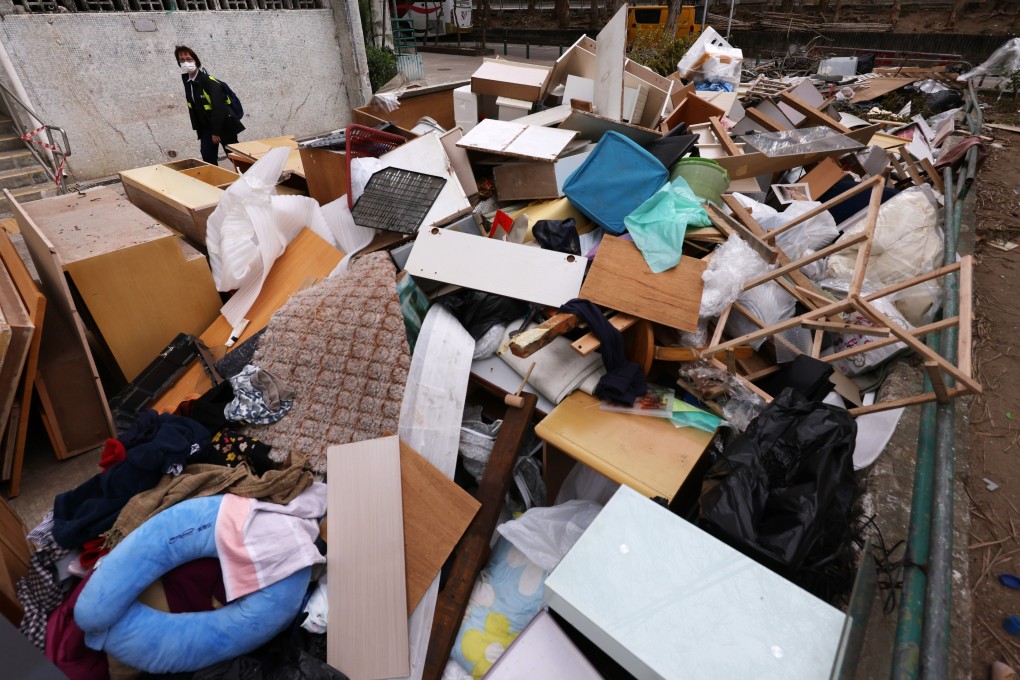 Rubbish piles up the Sun Chui Estate in Tai Wai. File photo: May Tse