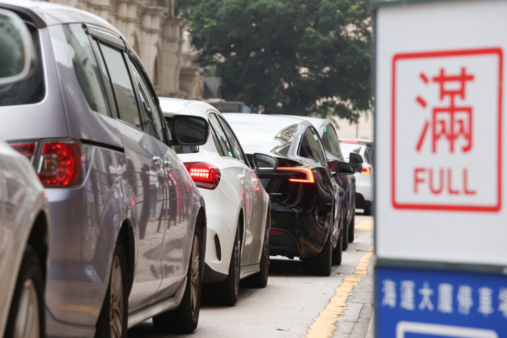 Motorists queue up for free parking at the Harbour City shopping centre in Tsim Sha Tsui on Saturday. Photo: Yik Yeung-man
