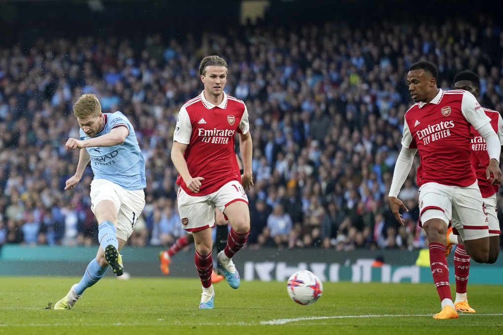 Manchester City’s Kevin De Bruyne scores against Arsenal in last season’s title run-in, edged by City. Photo: AP