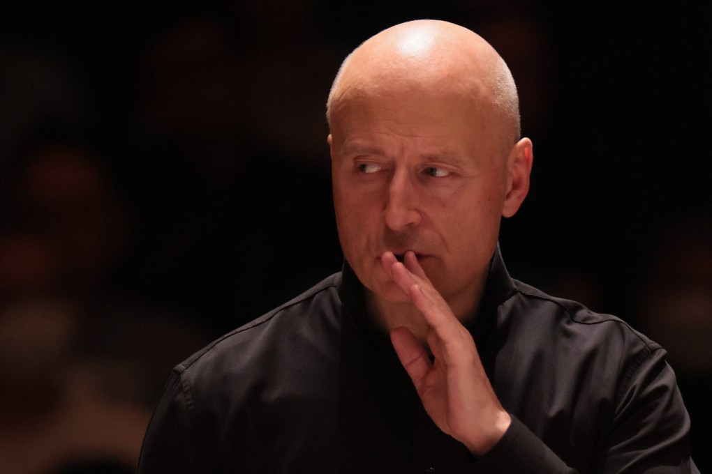 Estonian-American guest conductor Paavo Järvi had the Hong Kong Philharmonic Orchestra on a tight rein in an all-Russian concert of music by Rimsky-Korsakov, Stravinsky and Shostakovich at the Hong Kong Cultural Centre on March 29, 2024.  Photo: Keith Hiro/HK Phil