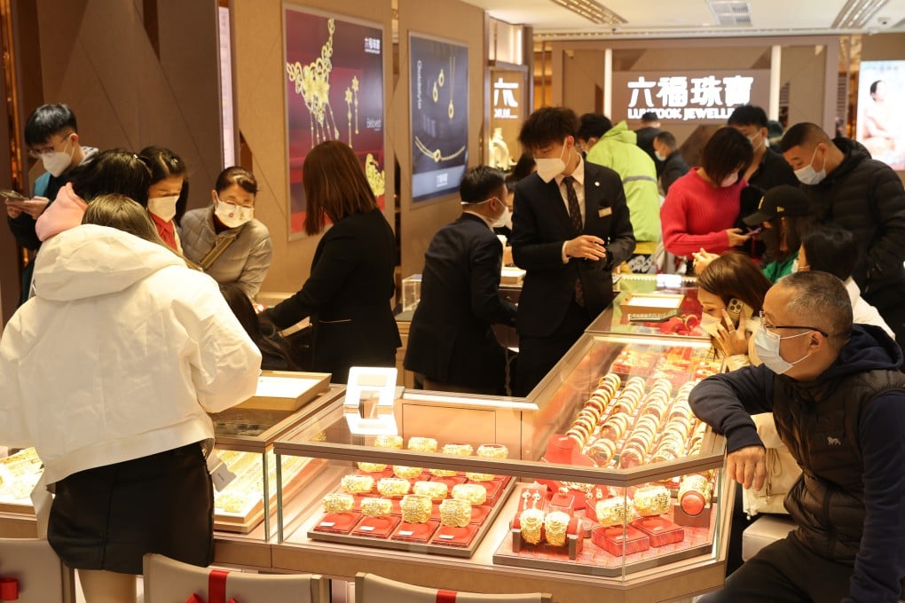 The retail price of gold jewellery in China has been as high as more than 660 yuan (US$91). Photo: Yik Yeung-man