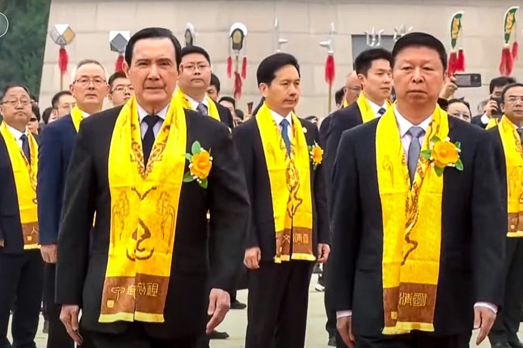 Former Taiwanese president Ma Ying-jeou, left, pictured with Song Tao, head of the mainland Taiwan Affairs Office, at the ceremony to honour the Yellow Emperor. Photo: CCTV