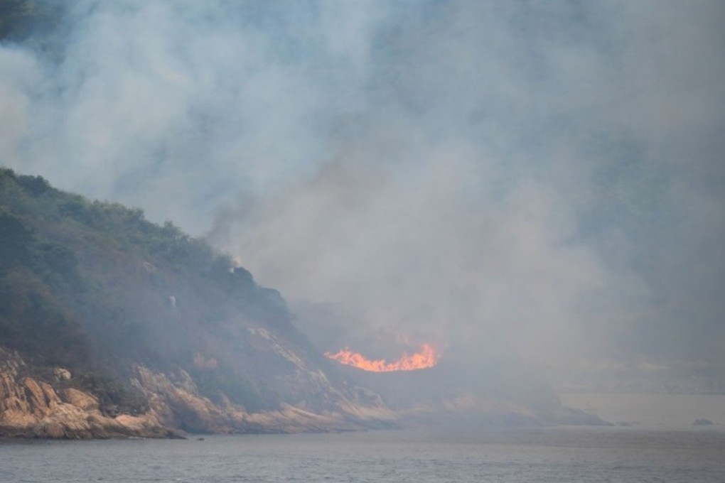 A fire broke out on Luk Chau in the morning of Ching Ming Festival. Photo: Facebook/Randolph Cho