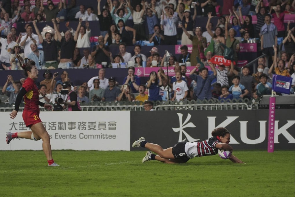Natasha Olson-Thorne crosses against China on the opening day of the Cathay/HSBC Hong Kong Sevens. Photo: Eugene Lee