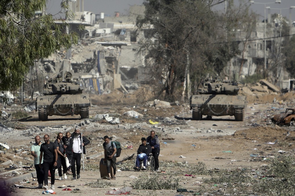 Palestinians flee to northern Gaza as Israeli tanks block the Salah al-Din road in the central Gaza Strip. The UNHRC demanded a halt to all arms sales to Israel, highlighting warnings of “genocide” in its war in Gaza. Photo: AP