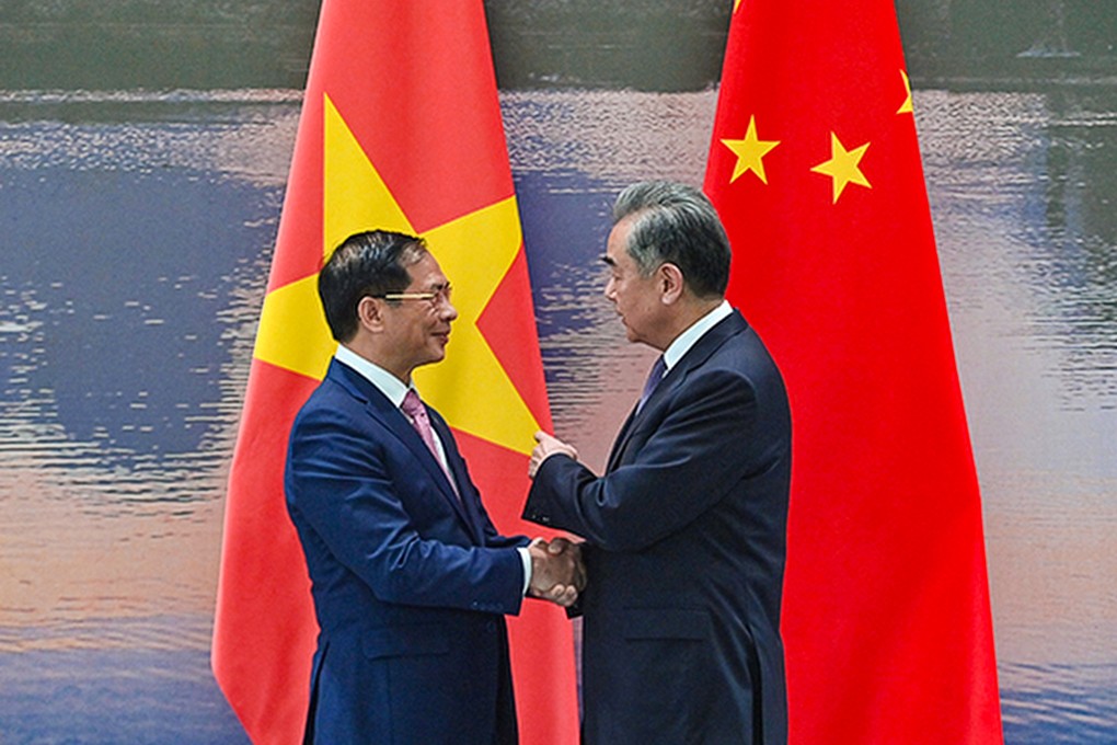 China and Vietnam should “properly manage differences” and improve maritime cooperation, Chinese Foreign Minister Wang Yi (right) told his Vietnamese counterpart Bui Thanh Son in Beijing on Thursday. Photo: Chinese Ministry of Foreign Affairs