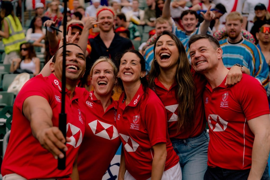 Former South Africa star Bryan Habana (left) and ex-Ireland captain Brian O’Driscoll take a selfie with fans in Hong Kong. Photo: World Rugby