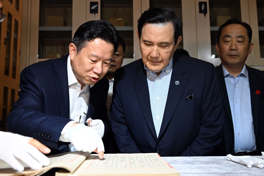 Former Taiwanese president Ma Ying-jeou (centre) visits the Xian branch of the China National Archives of Publications and Culture in the northwest province of Shaanxi on Saturday. Photo: Xinhua