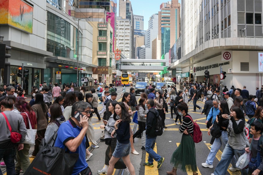 Hongkongers cross a street in Central on January 18, 2024. Photo: Eugene Lee