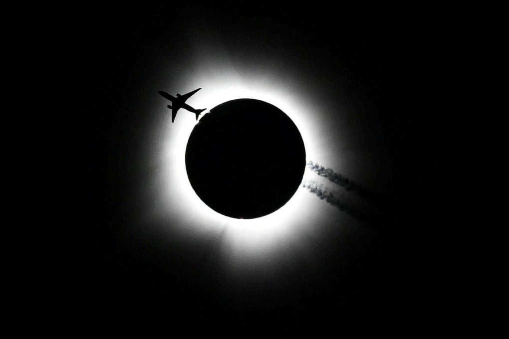 A plane passes near the total solar eclipse over Bloomington, Indiana. Photo: Bobby Goddin/USA Today Network via Reuters