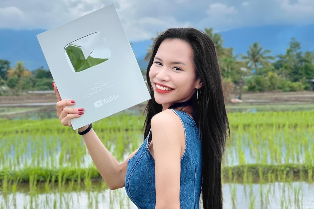 Viru Nikah Terinsip shows off a plaque she received for reaching 100,000 YouTube subscribers. Photo:Facebook/Viru Nikah Terinisip