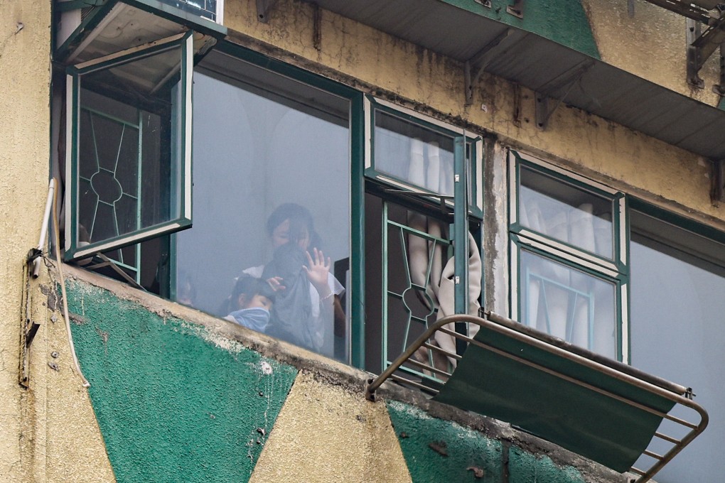 Tenants have described rushing to higher floors to find safety during the blaze. Photo: Jelly Tse