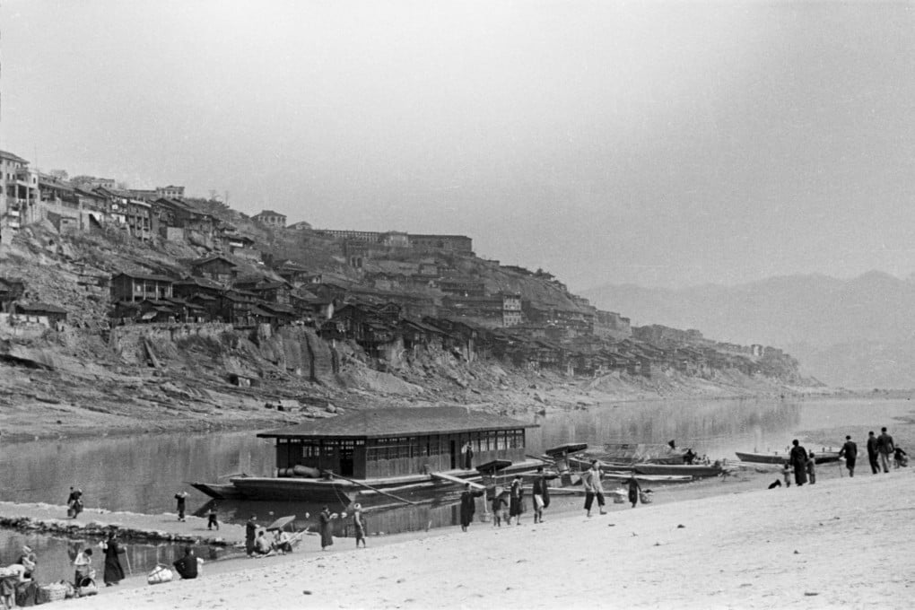 A riverside settlement in Chungking, circa 1940. Soon after the second Sino-Japanese war began in 1937, the Nationalist government of Chiang Kai-shek moved to the city spread over steep hillsides at the confluence of the Yangtze and Jialing rivers. Photo: A Danger Shared/Melville Jacoby