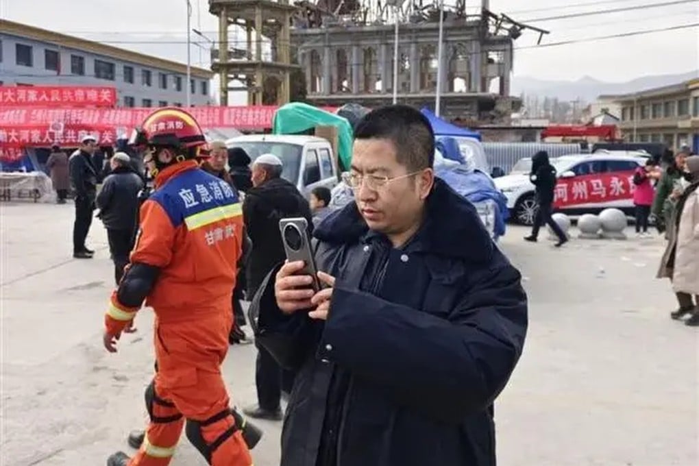 Satellite communication technology has come in leaps and bounds after a devastating 2008 earthquake. Here, a man caught up in another earthquake in Gansu last year uses Huawei’s Mate 60 Pro smartphone to make a satellite call. Photo: Handout