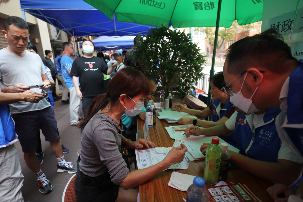 Volunteers help residents outside New Lucky House in Jordan, where a fire killed five on April 10th. Photo: Xiaomei Chen