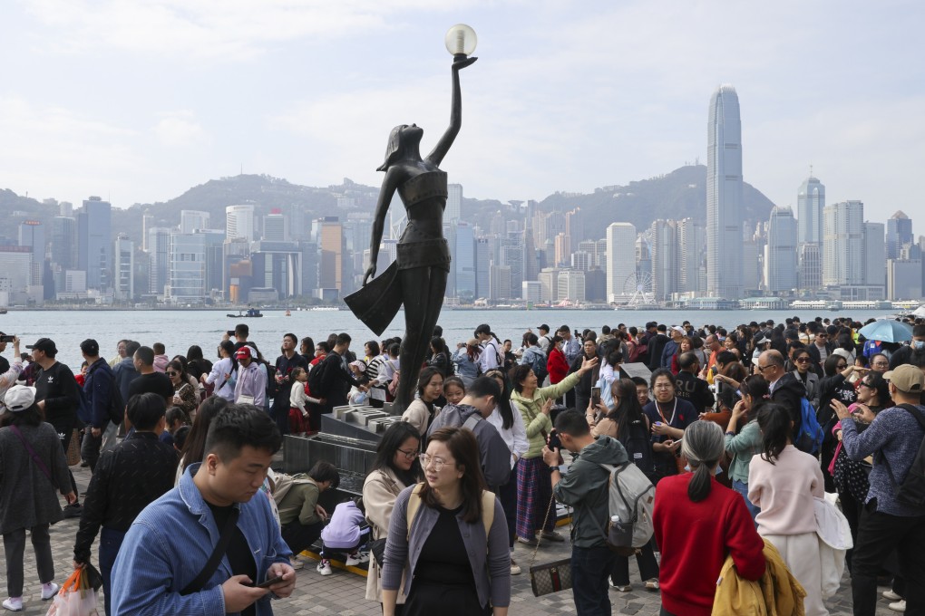 Tourists flock to Tsim Sha Tsui. Hong Kong welcomed 723,587 visitors during the five-day break last year, 86 per cent of whom were mainlanders. Photo: Yik Yeung-man