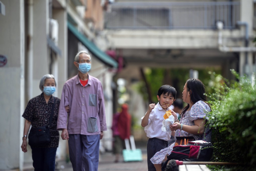 Volunteer work by the elderly to help other older residents can bring benefits to both, a joint university study has found. Photo: Elson LI