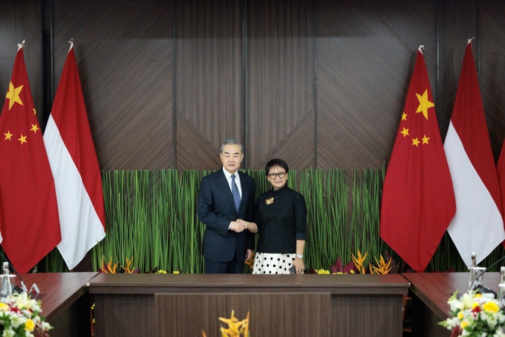 Indonesian Foreign Minister Retno Marsudi welcomes her Chinese counterpart Wang Yi at the start of his visit to Indonesia. Photo: EPA-EFE