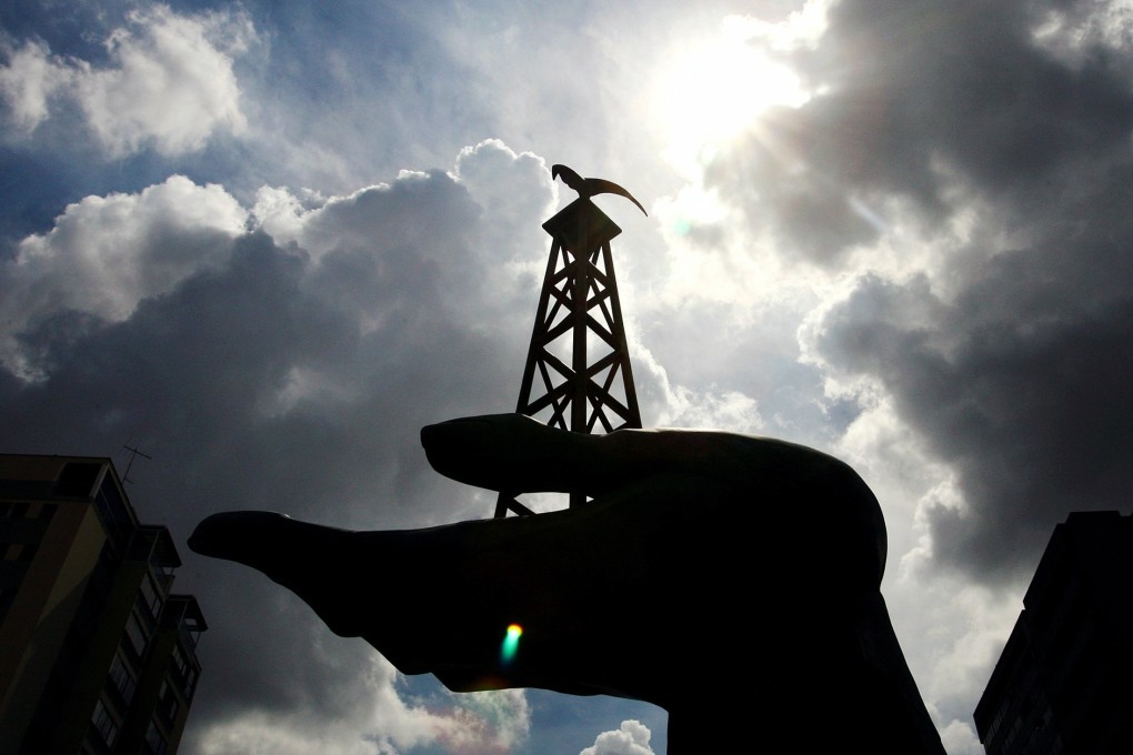 A statue of an oil rig in front of the Energy Ministry building in the Venezuelan capital Caracas. The United States this week decided to reinstate oil sanctions on key oil producer Venezuela. Photo: Reuters