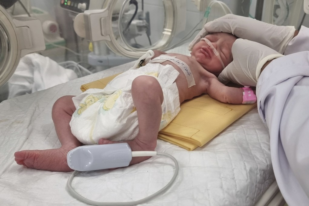 A Palestinian baby girl, who was delivered prematurely after her mother was killed in an Israeli strike along with her husband and daughter, lies in an incubator in hospital in the Gaza Strip. Photo: AP