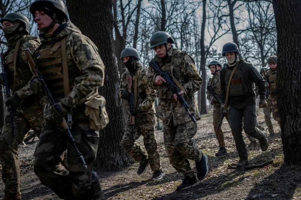 Volunteers who aspire to join the 3rd Separate Assault Brigade of the Ukrainian Armed Forces take part in basic training in the Kyiv region in March. Photo: Reuters