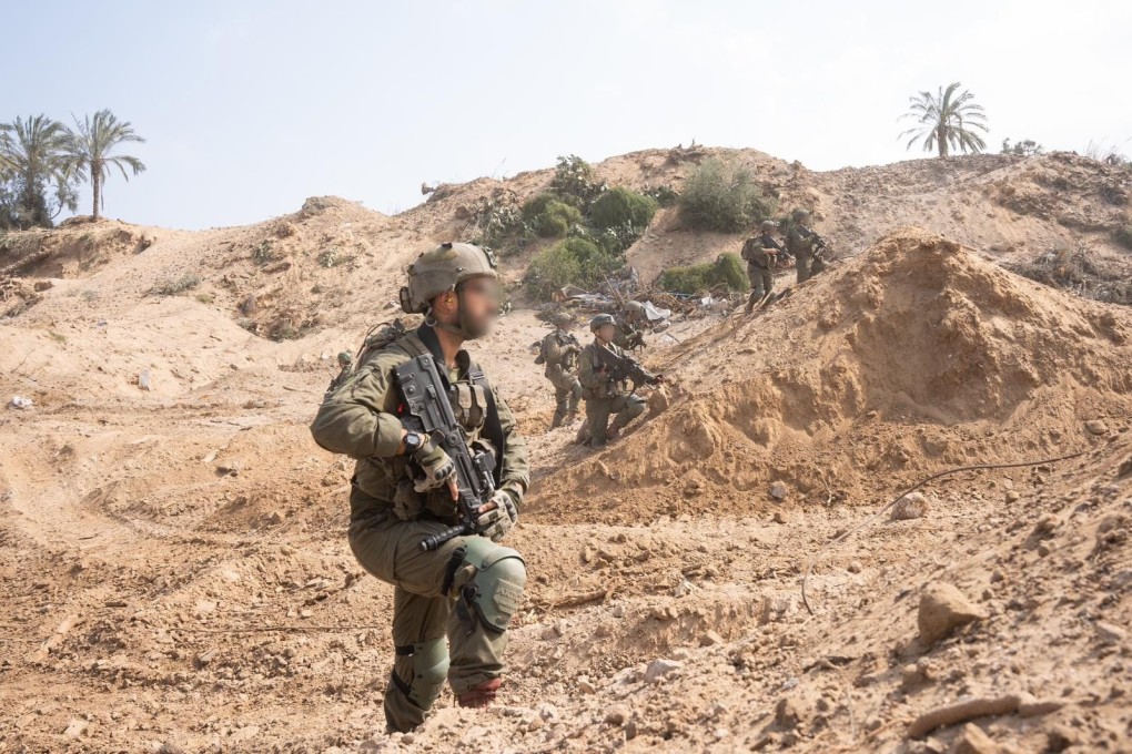Israeli troops conducting a military operation in the central Gaza Strip on April 25. Photo: Xinhua